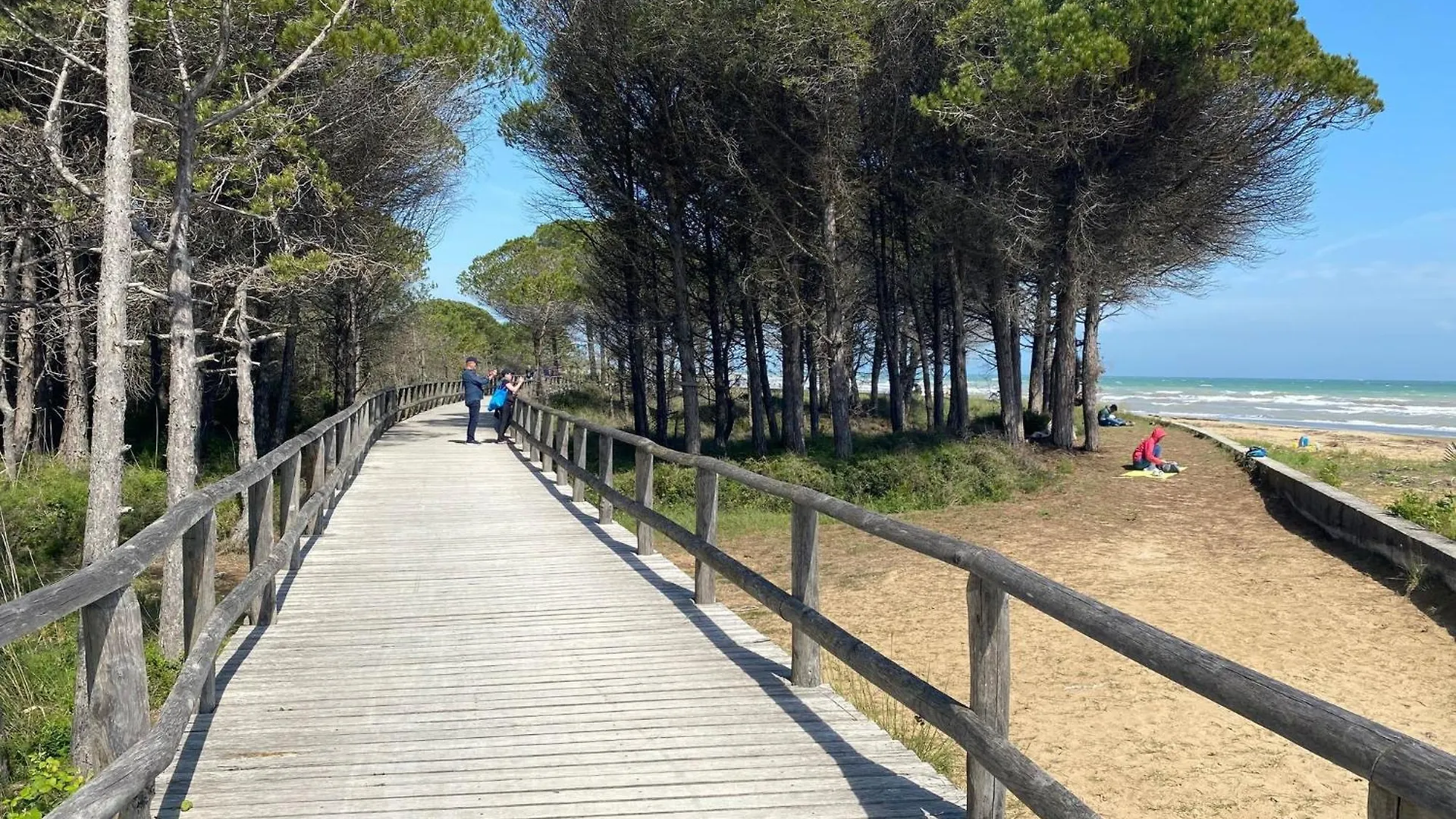 Contacts de Essential Studio Apartment Near The Beach